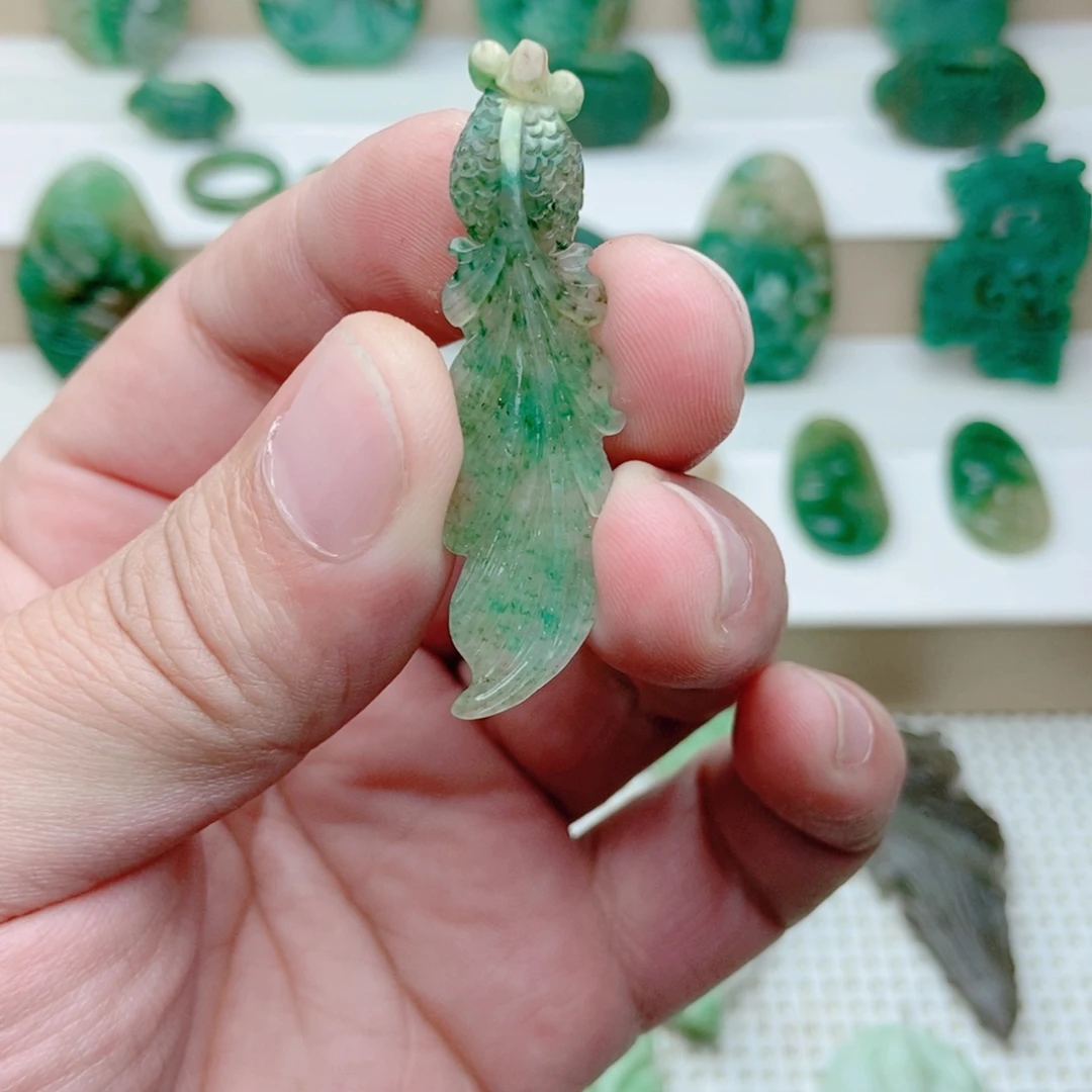 独山玉未镶嵌挂件