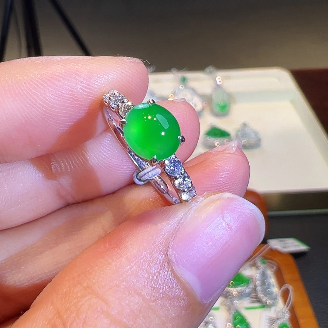 翡翠18K金镶嵌戒指