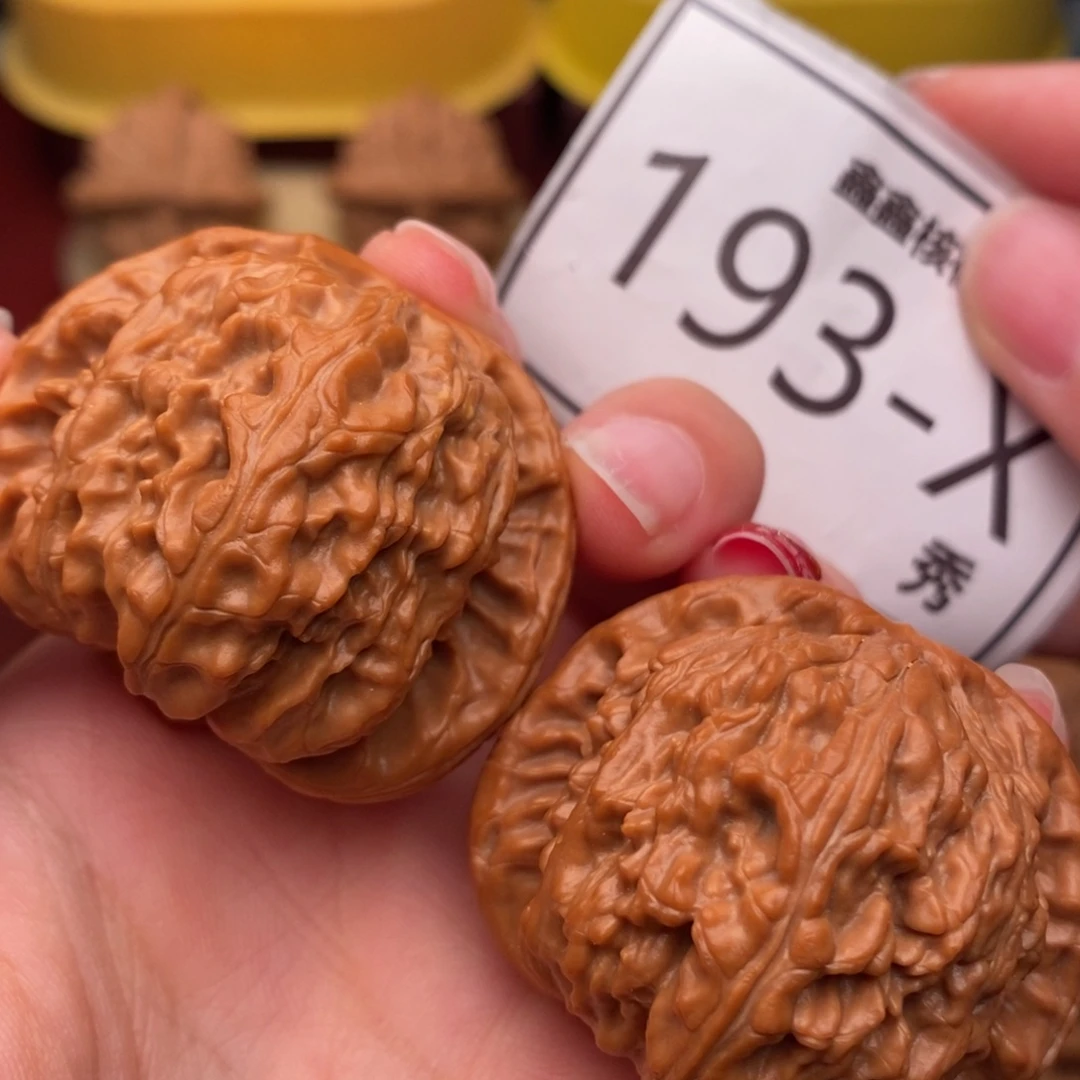 桃核把件白狮子42……