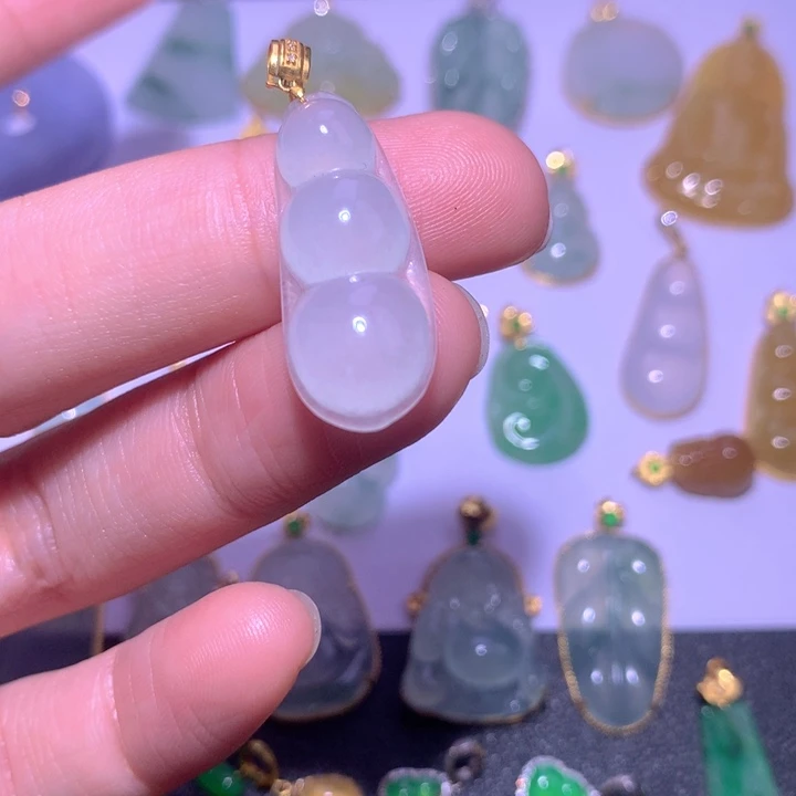 颈饰18K金镶嵌翡翠翡翠