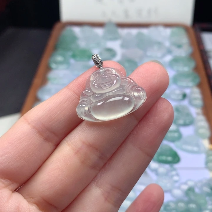 颈饰18K金镶嵌翡翠冰种佛公