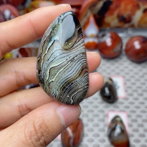 未镶嵌玛瑙/玉髓珠宝奇石丽****兰打孔不退不换