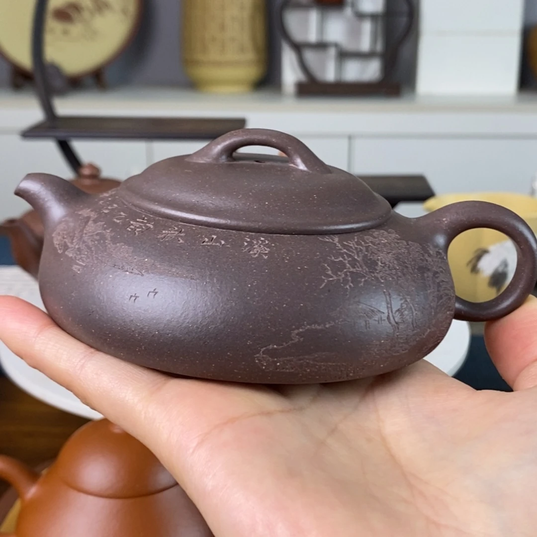 茶壶紫砂微瑕 这款有一个刻绘双面鱼150cc