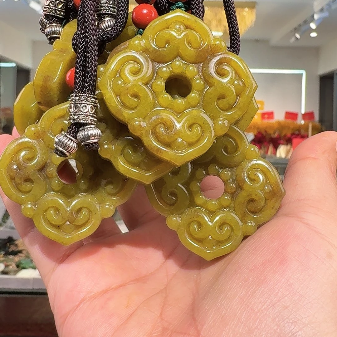 岫玉未镶嵌颈饰吊坠