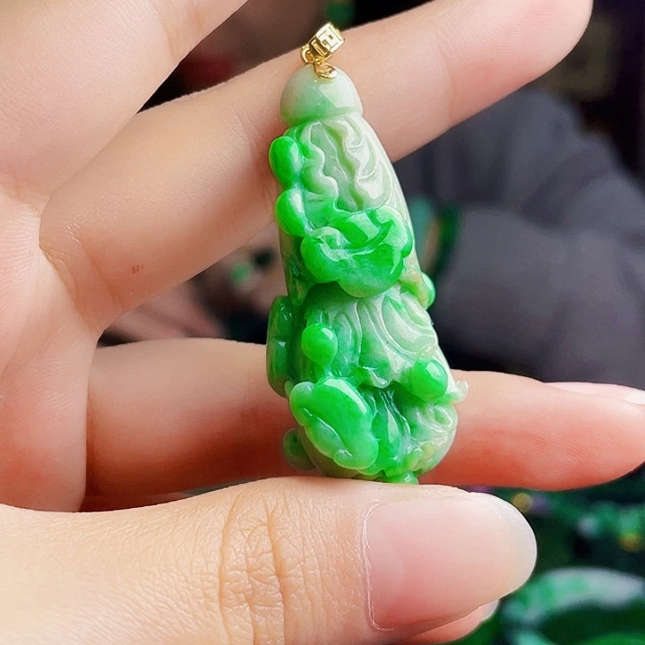 翡翠18K金镶嵌颈饰多样性