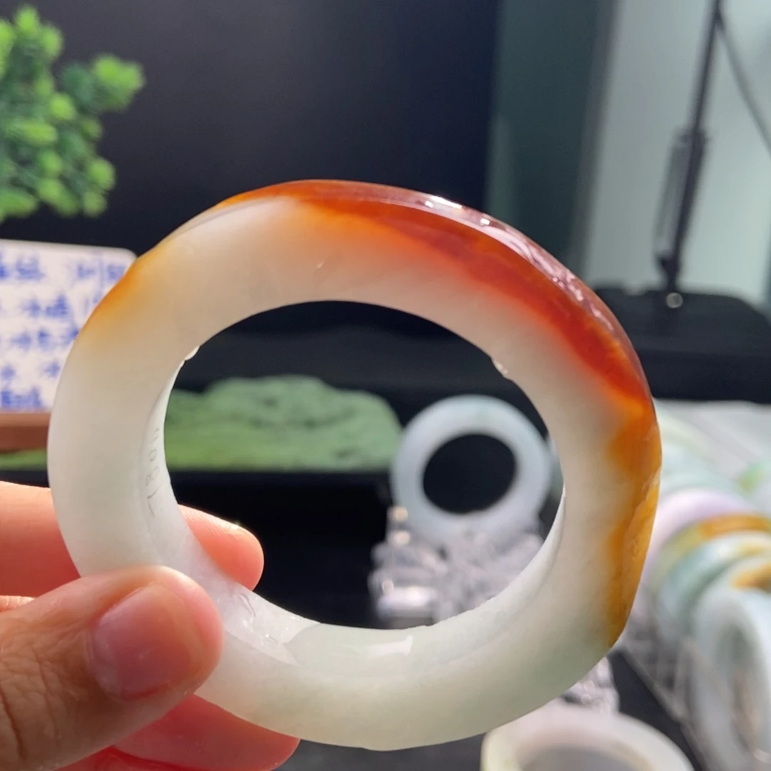 未镶嵌翡翠手镯定制翡翠