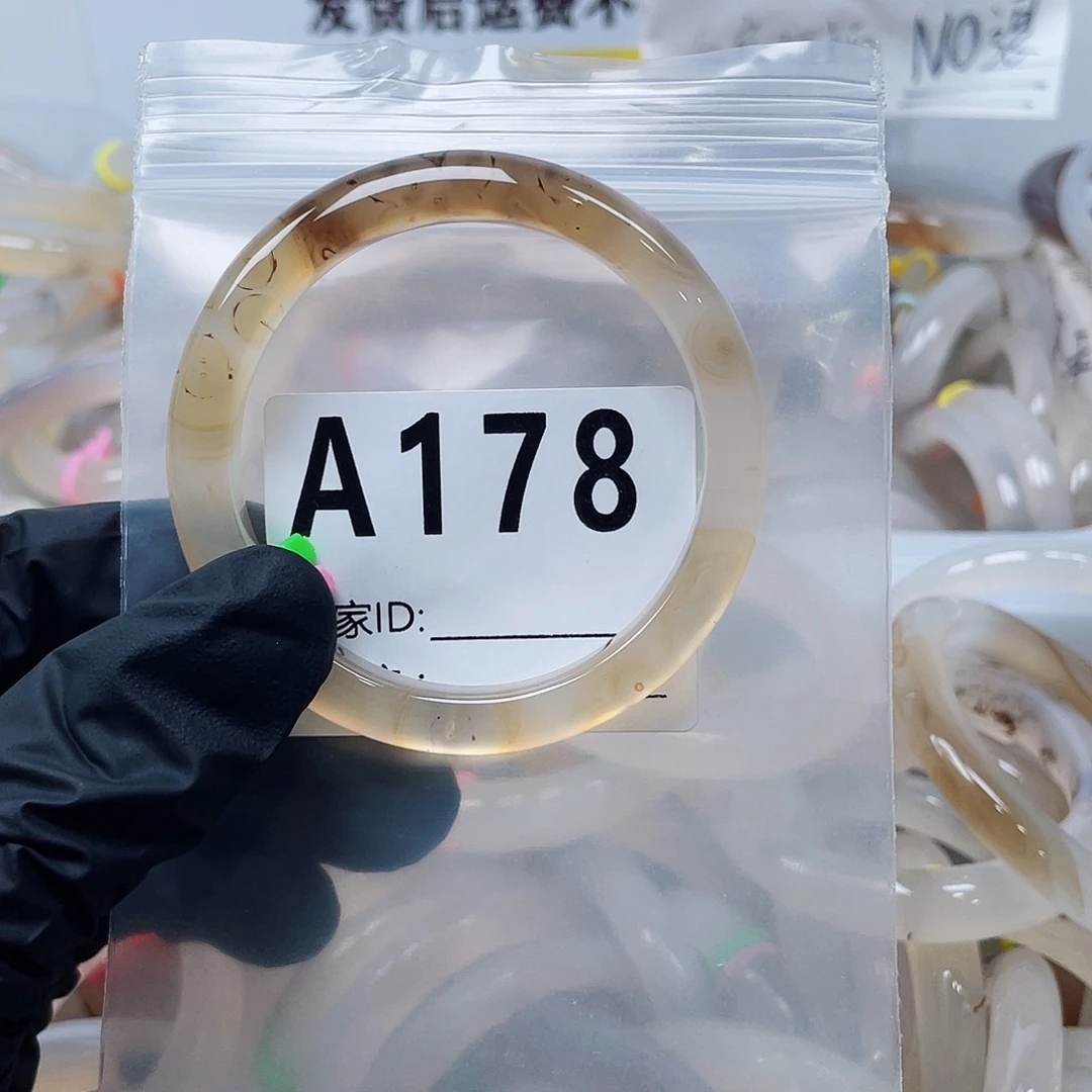 玛瑙/玉髓手镯合金可**饰