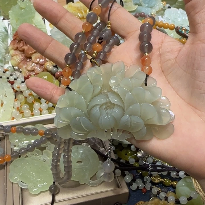 蛇纹石玉吊坠未镶嵌