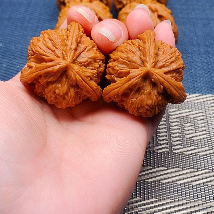 吃***梦吊坠文玩核桃三棱