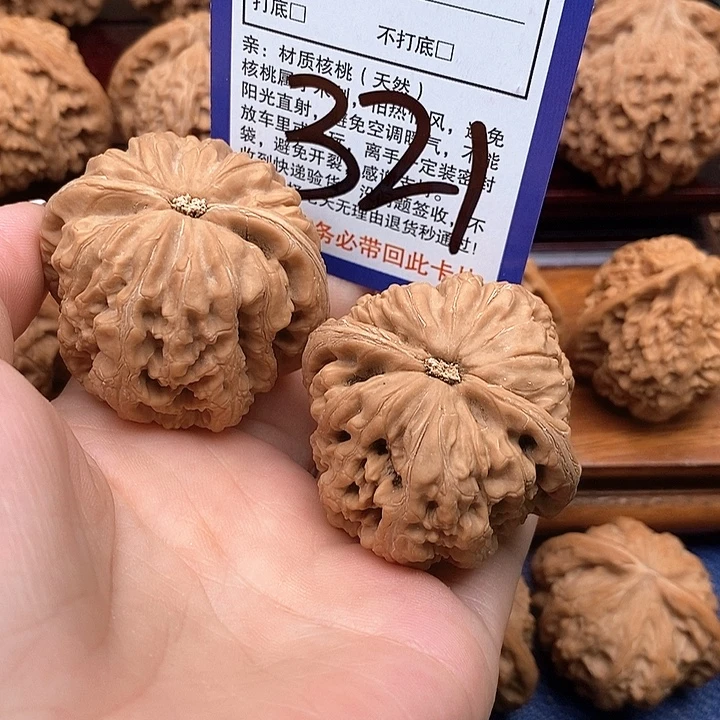 春***里吊坠桃核粗筋狮子头44