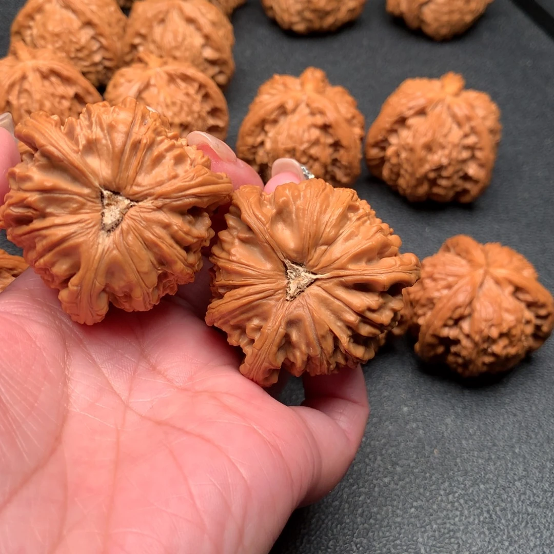 杨***杰手串/手链核桃白狮子三棱