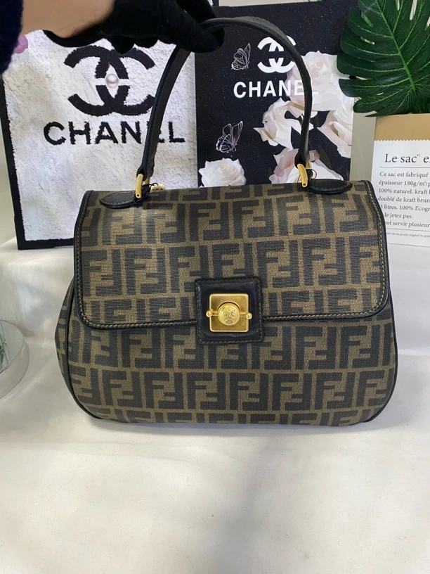 95新 FENDI/芬迪 兔兔奢G专属/芬迪手提包/250114001