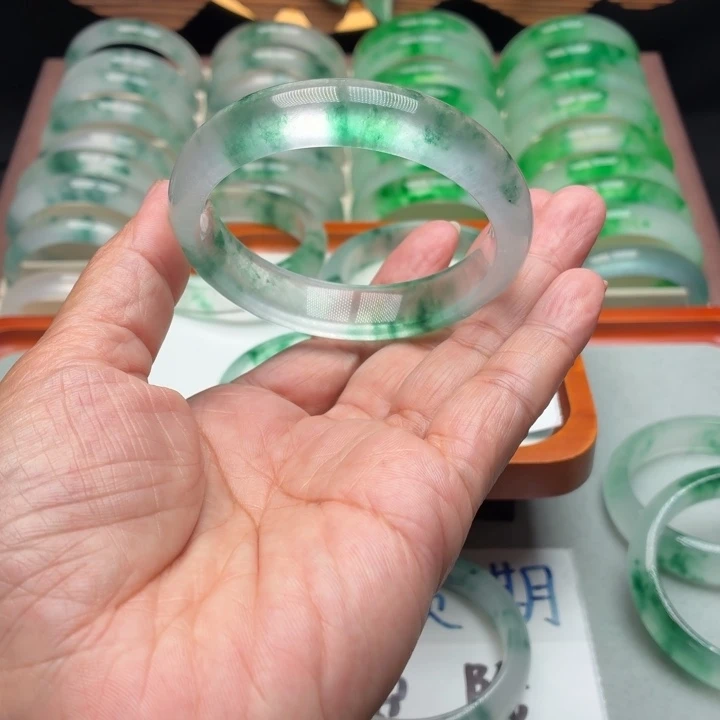 祥***云石英质玉未镶嵌手镯