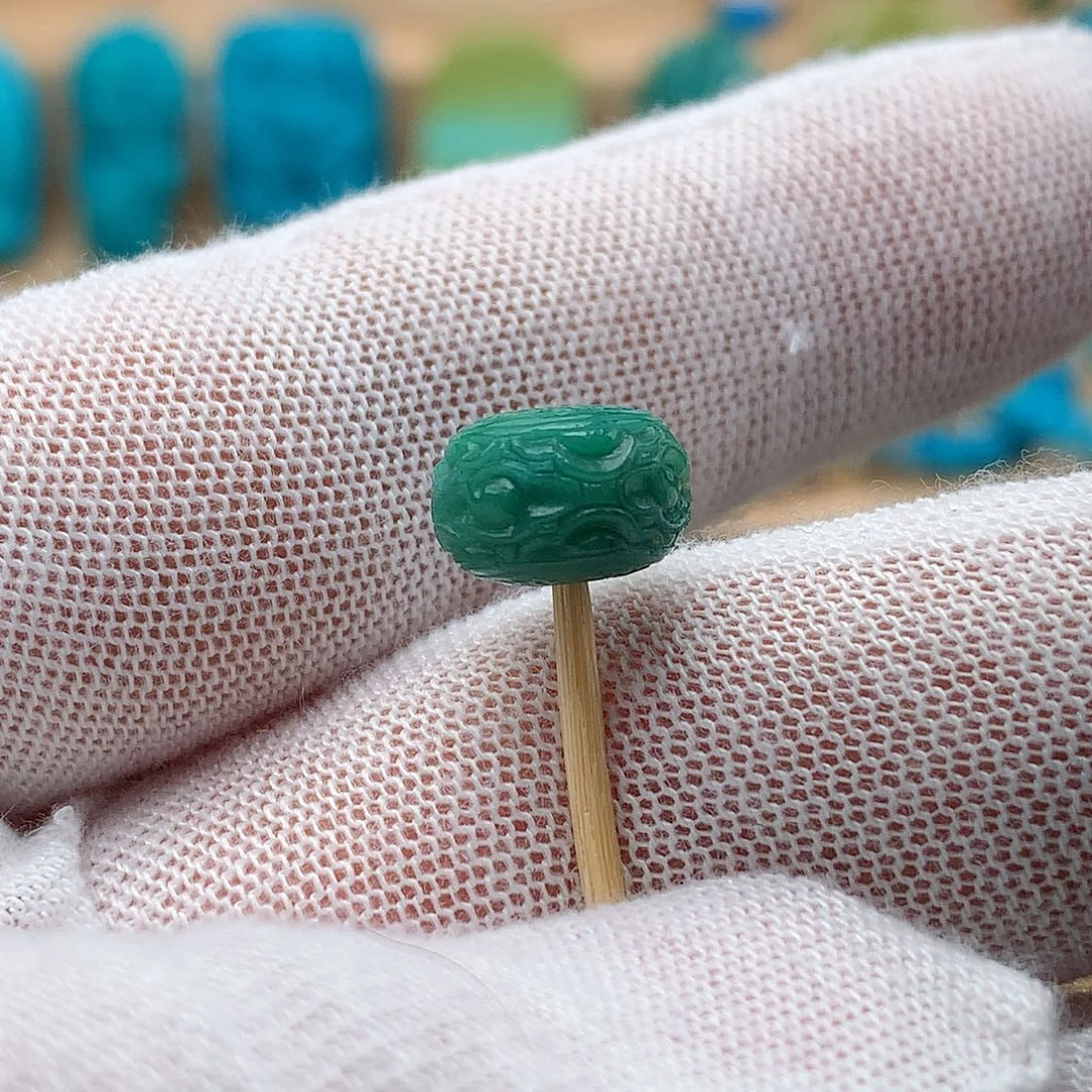 绿松石未镶嵌颈饰