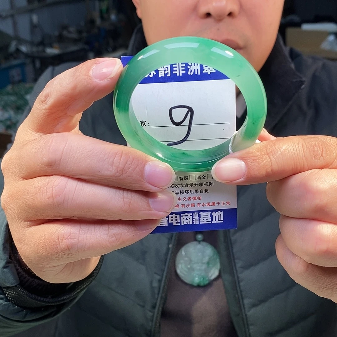 石英质玉（非洲翠）未镶嵌手镯