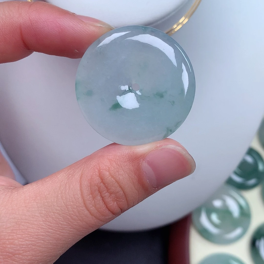 翡翠颈饰未镶嵌平安扣