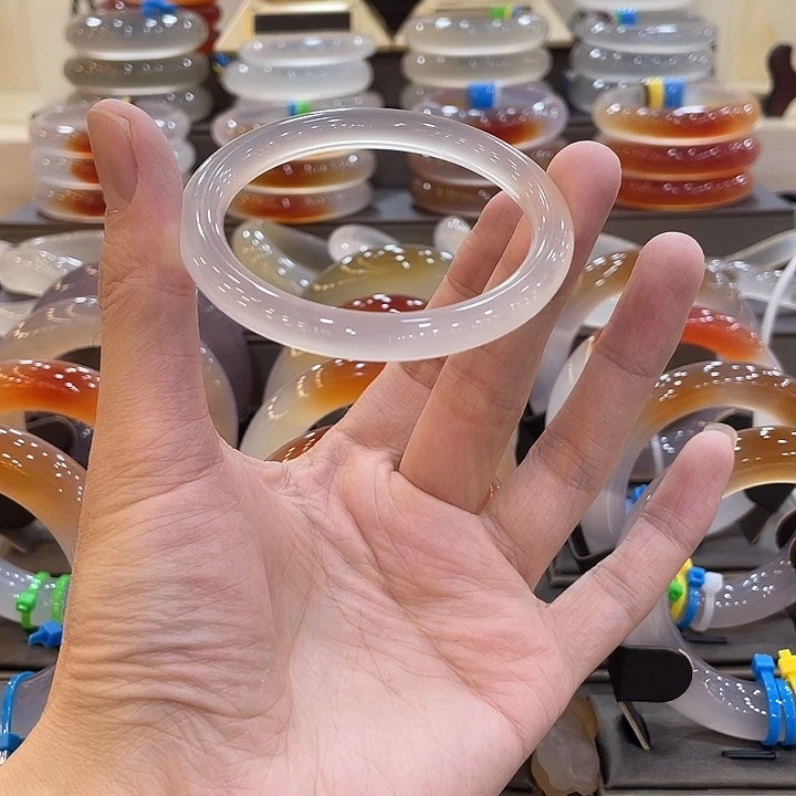 Y***.玛瑙/玉髓未镶嵌手镯