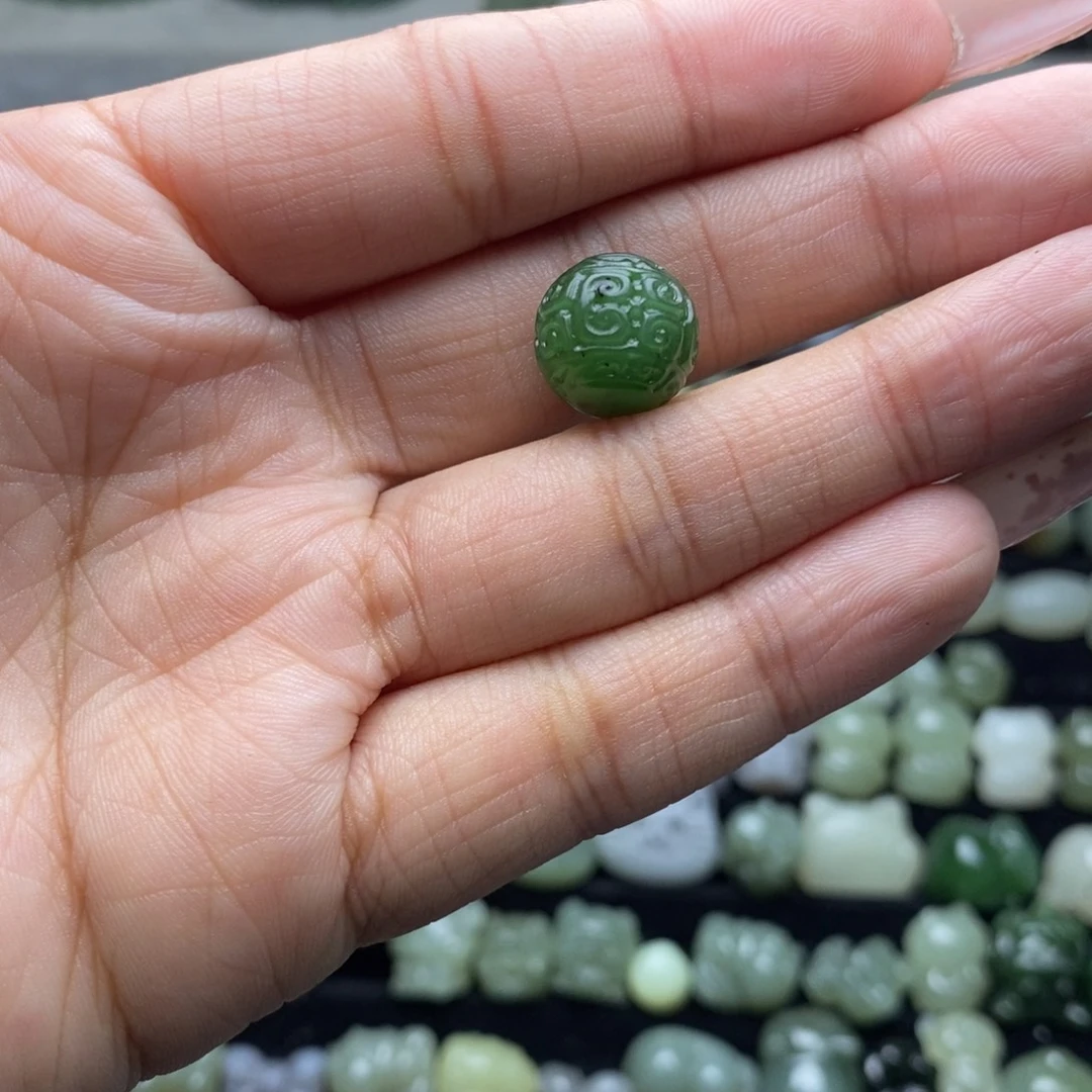 停***月和田玉未镶嵌颈饰