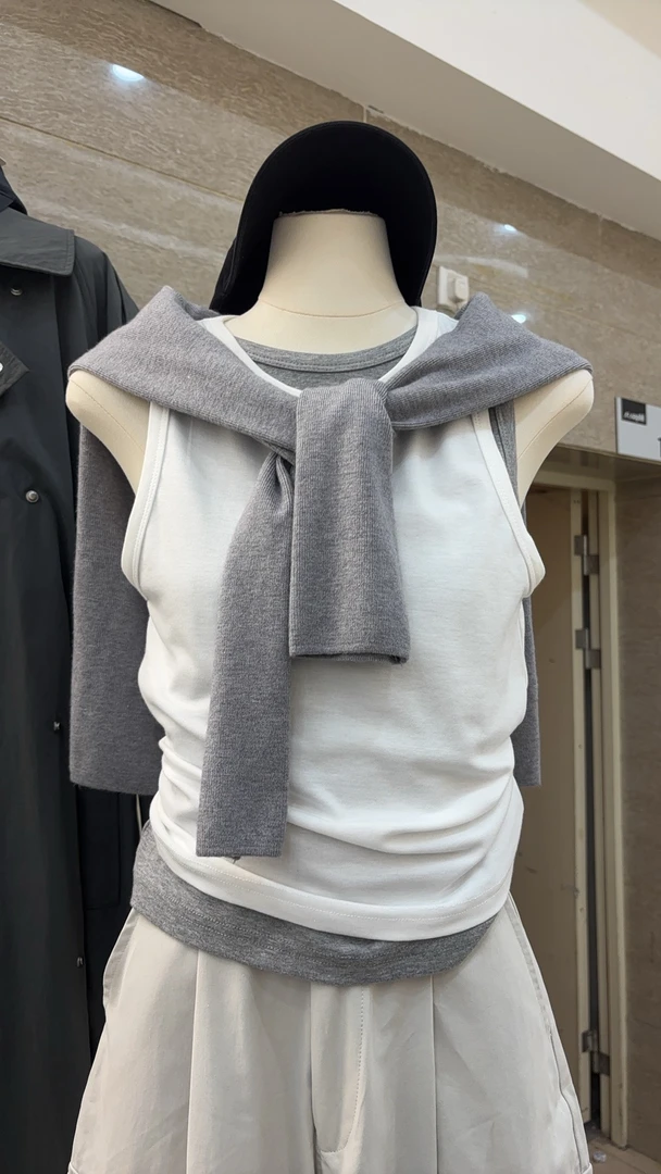 透气修身背心设计舒适百搭