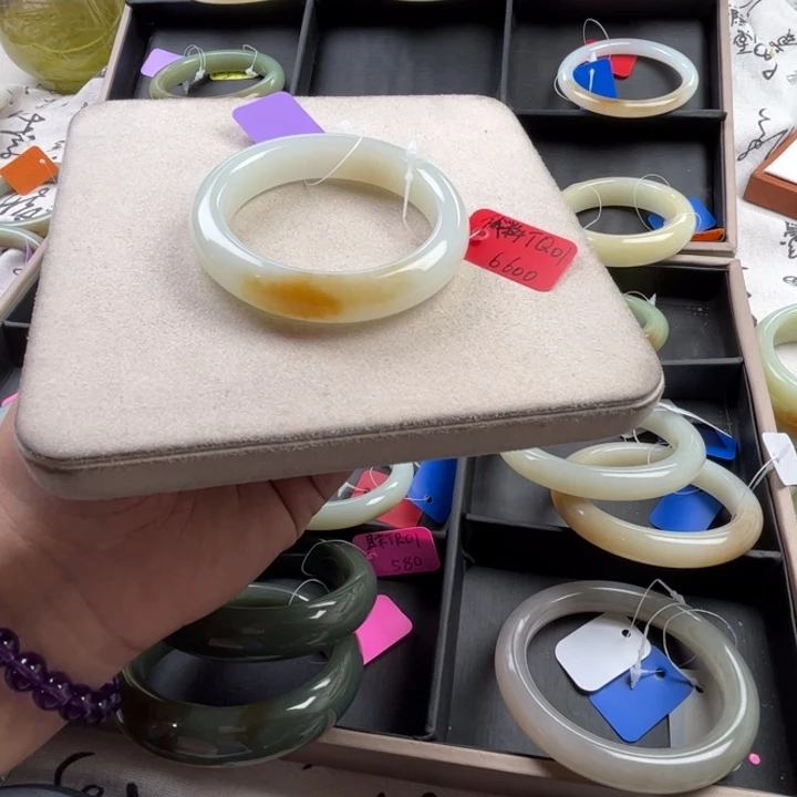 未镶嵌手镯和田玉玲珑美镯51.7