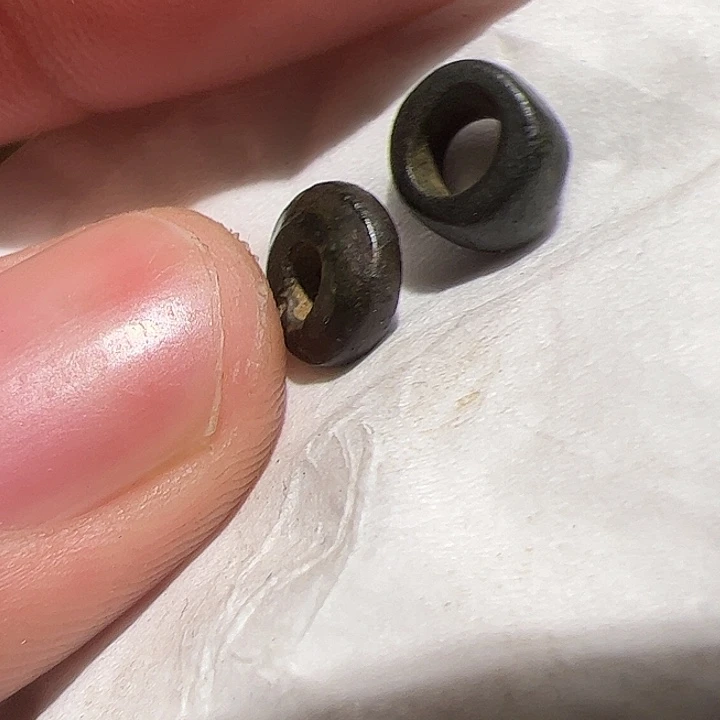 玻璃颈饰在这里的