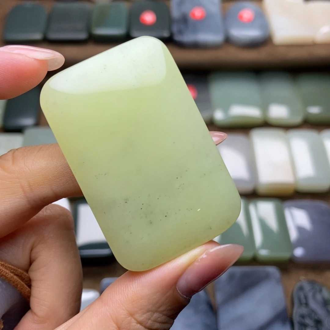 用***9和田玉未镶嵌颈饰