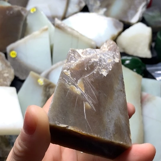 和田玉（糖玉）未镶嵌颈饰