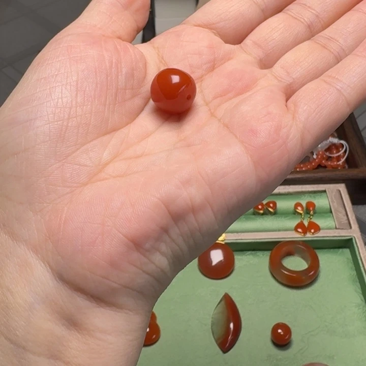 颈饰未镶嵌南红玛瑙