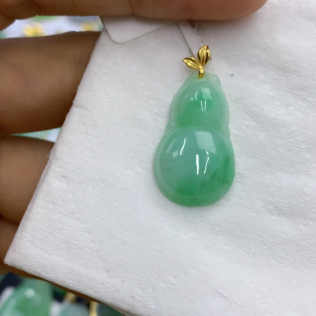 翡翠18K金镶嵌颈饰翡翠
