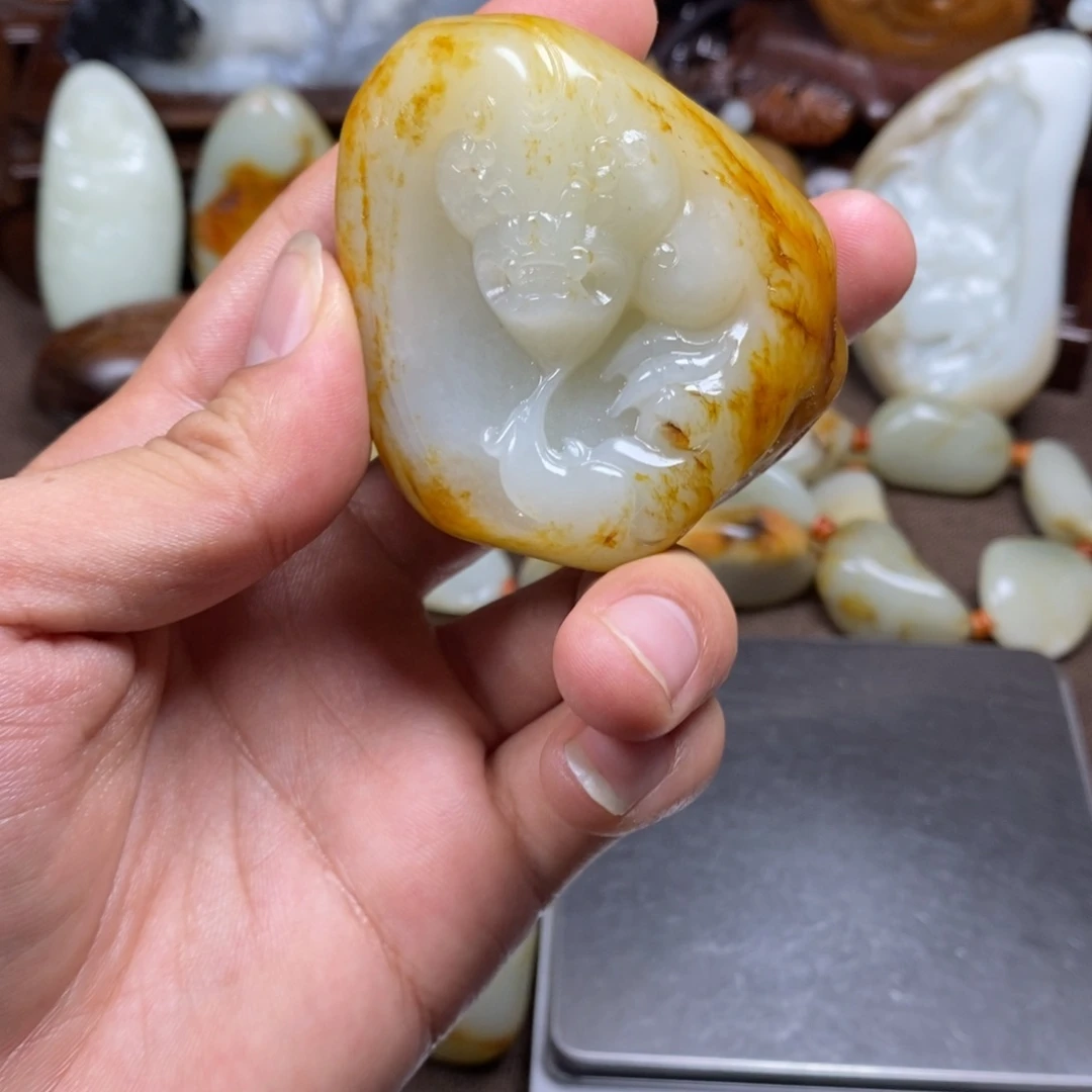 和田玉未镶嵌把件