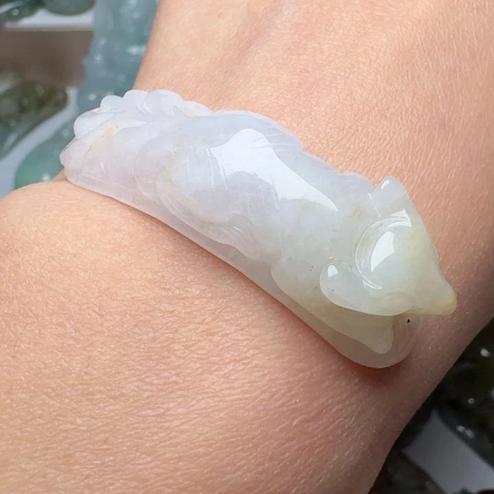 翡翠未镶嵌颈饰九尾狐手牌