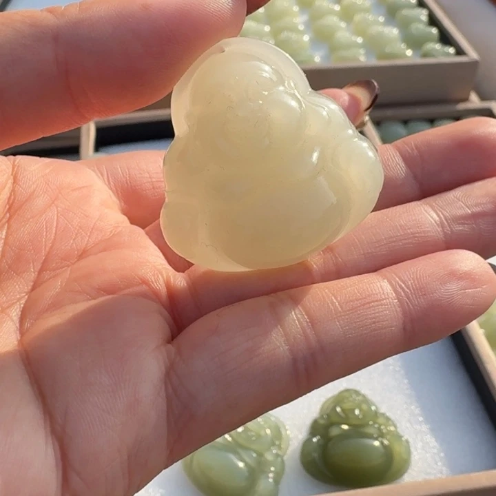 和田玉未镶嵌颈饰35菲