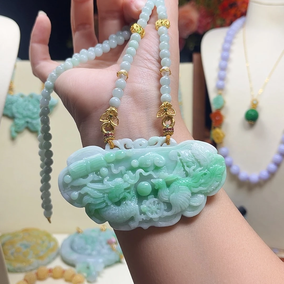 翡翠颈饰未镶嵌天然