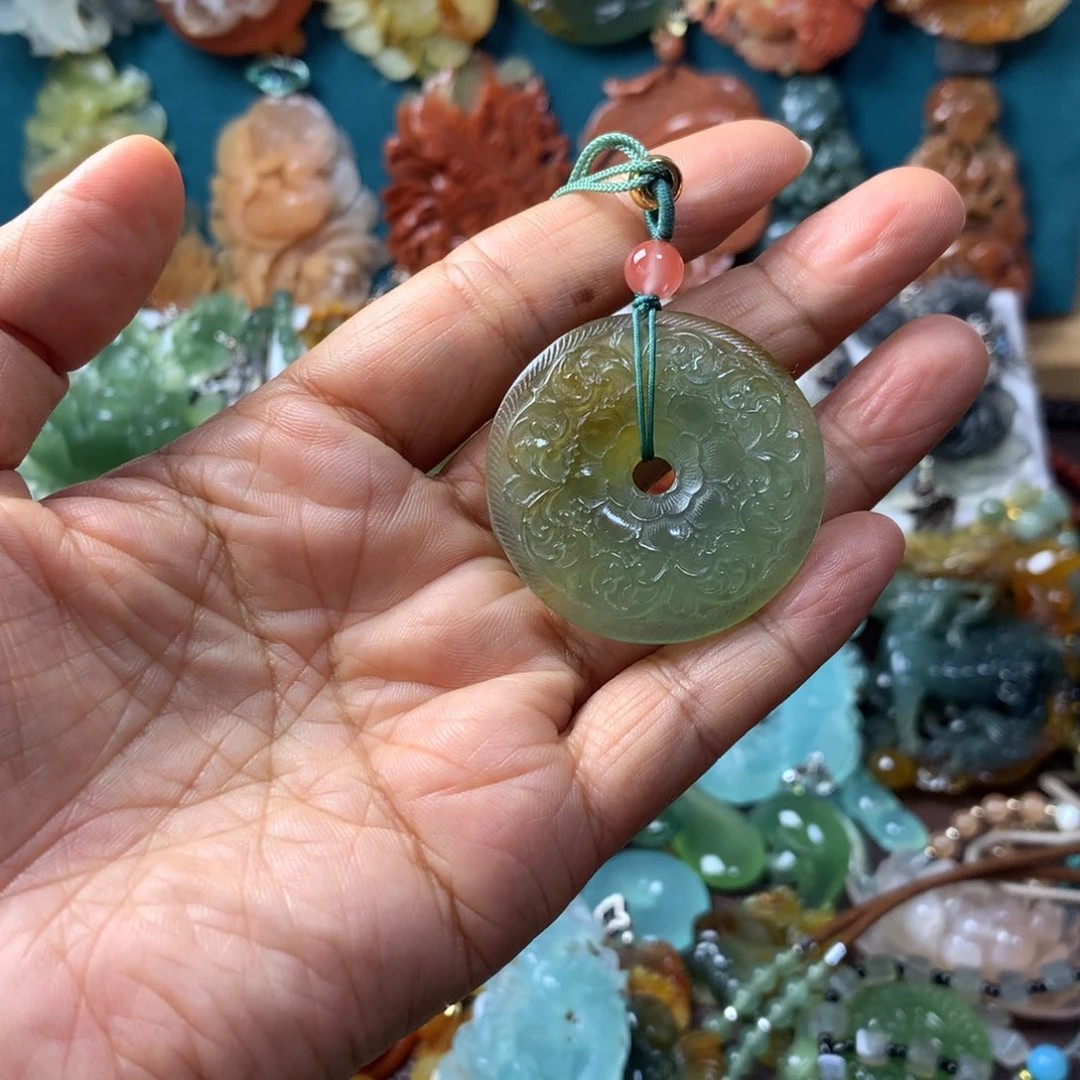 蛇纹石玉未镶嵌挂坠