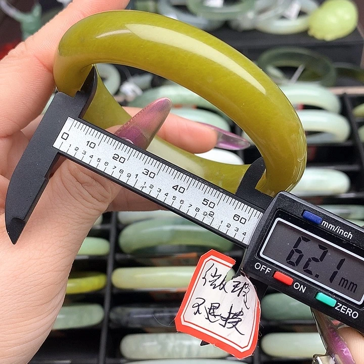 蛇纹石玉手镯未镶嵌588