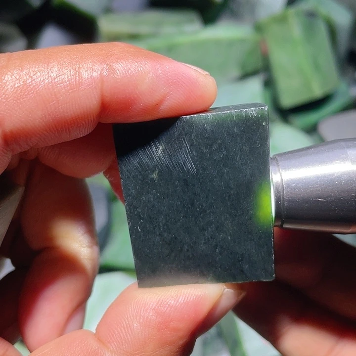 和田玉（碧玉）未镶嵌珠宝奇石