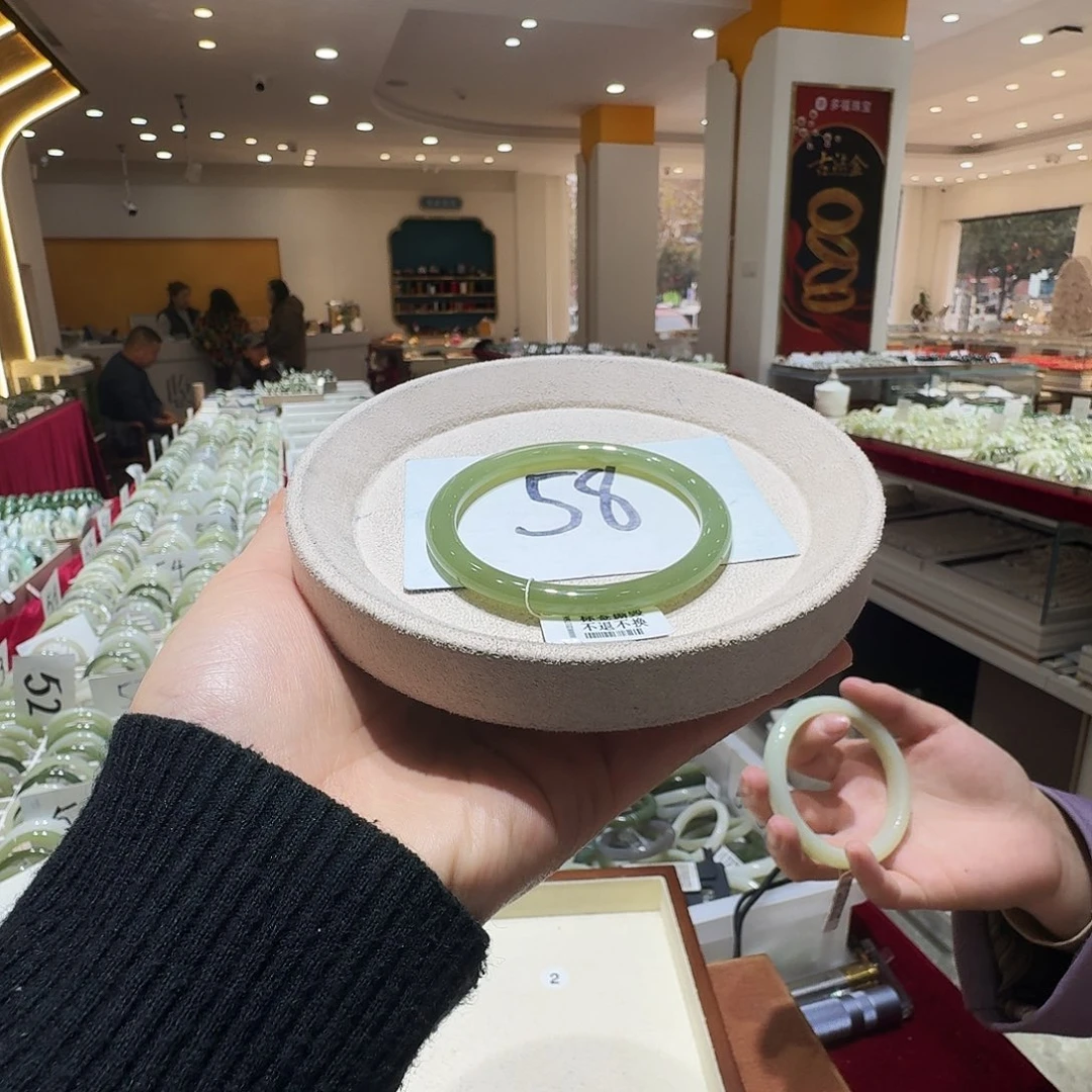 和田玉未镶嵌手镯98