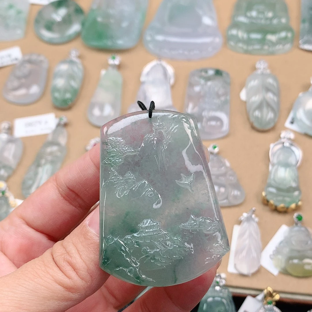 翡翠颈饰未镶嵌山水牌