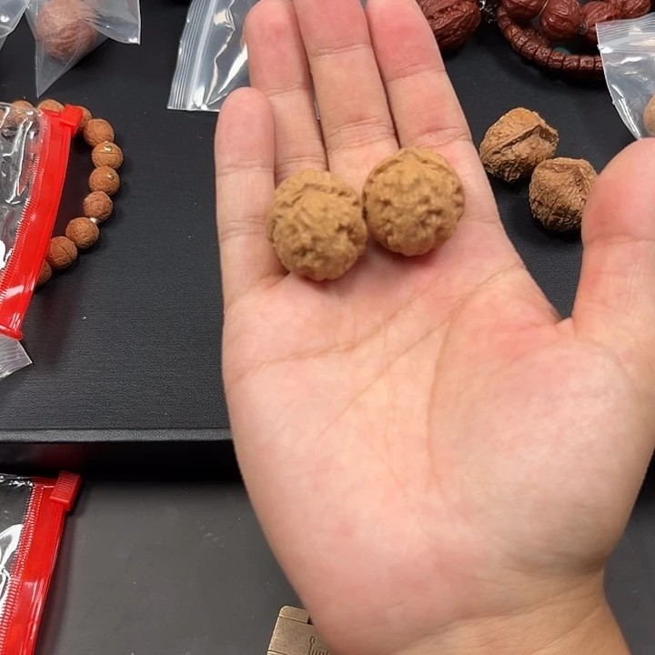 文玩核桃吊坠荔枝纹