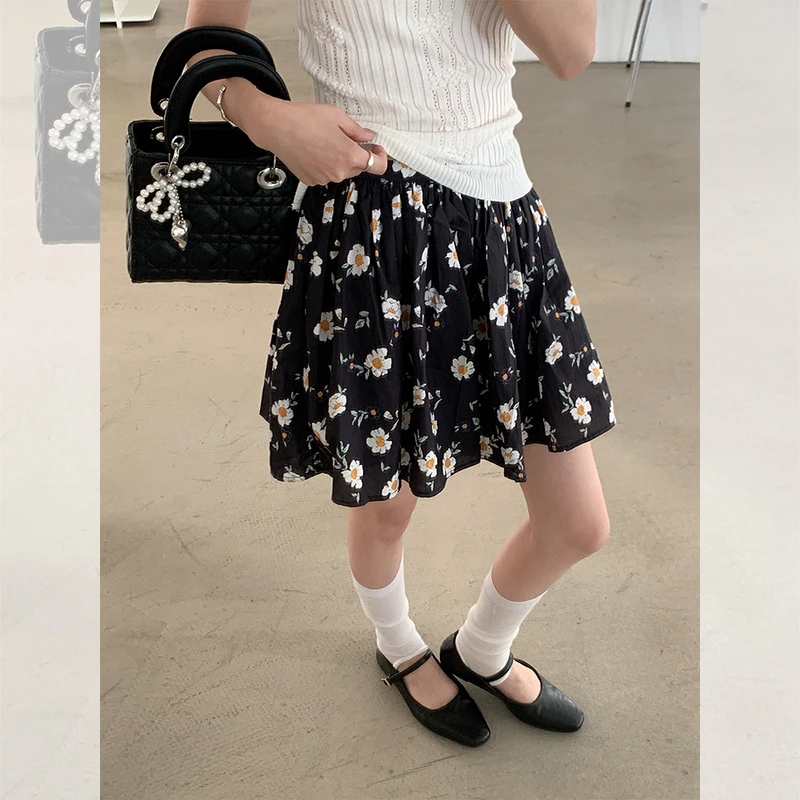 法系复古黑色碎花短裙女夏2025新款高腰A字松紧蛋糕裙小个子半裙