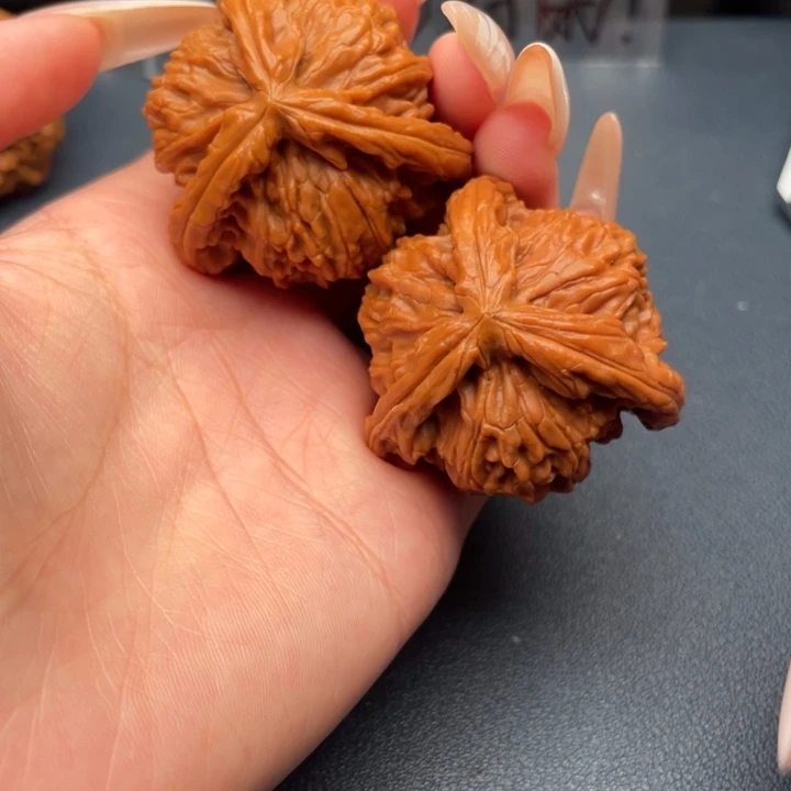 小***桔文玩核桃吊坠白狮子