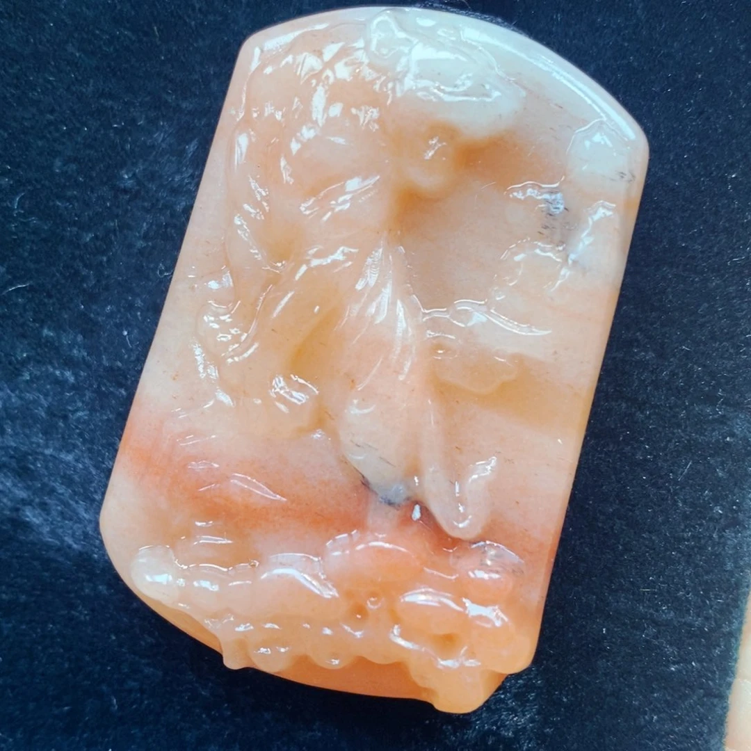 未镶嵌石英质玉（黄龙玉）颈饰