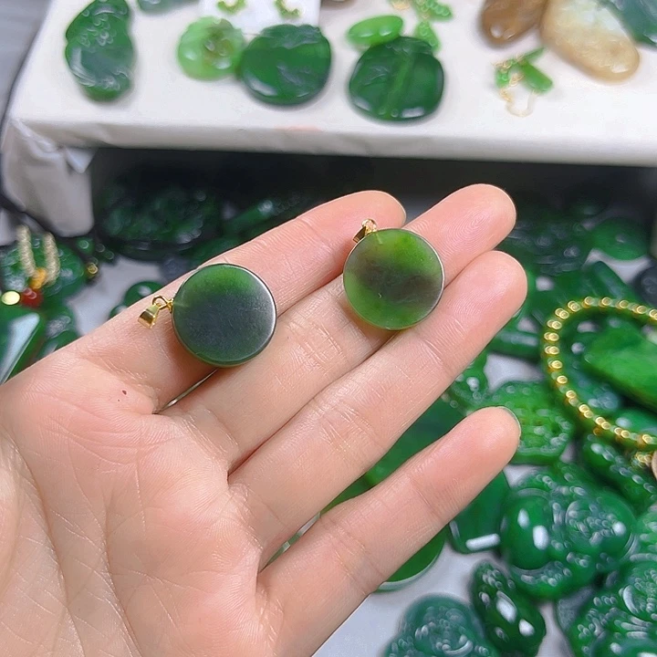 颈饰未镶嵌和田玉A****？