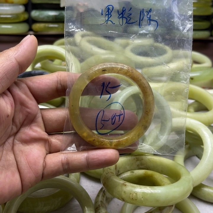 果***陈蛇纹石玉未镶嵌手镯2