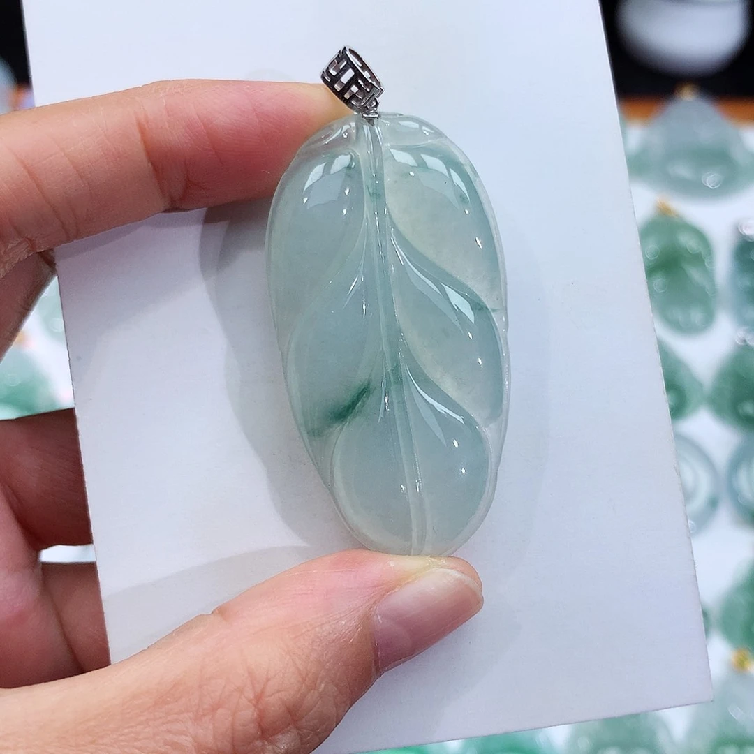 翡翠18K金镶嵌颈饰翡翠吊坠