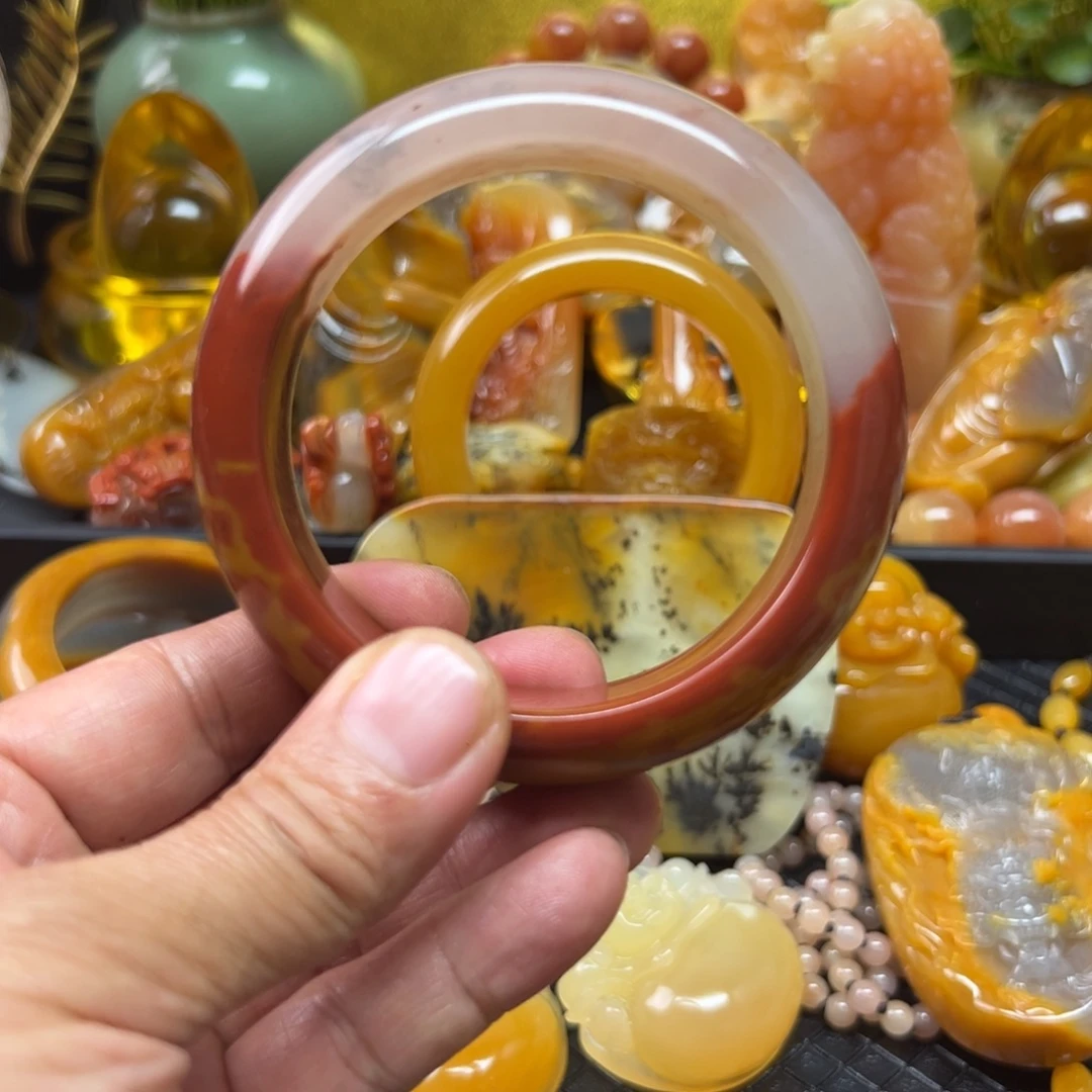 温***荷石英质玉未镶嵌颈饰