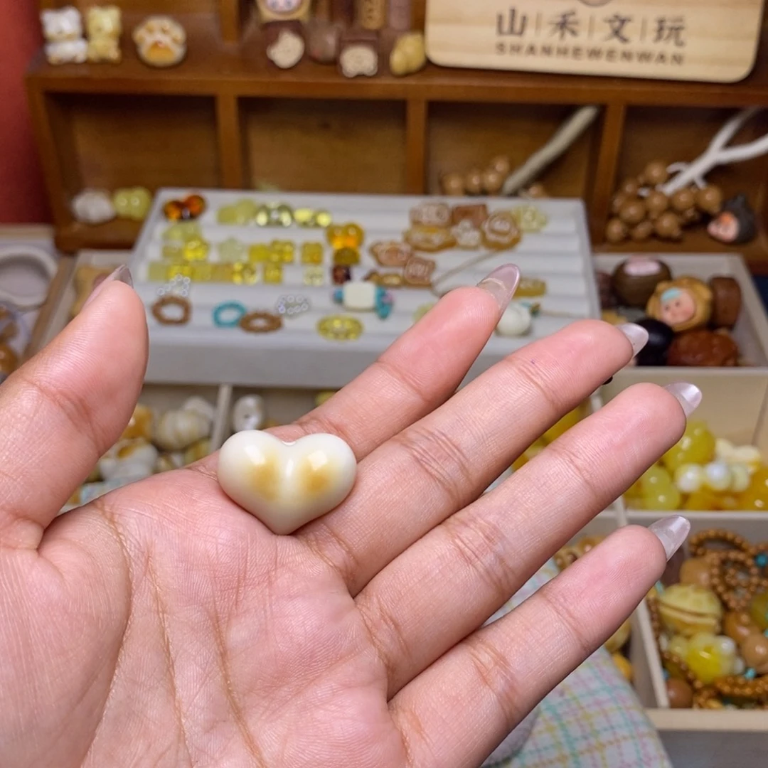 L****猴头核桃吊坠牙果心