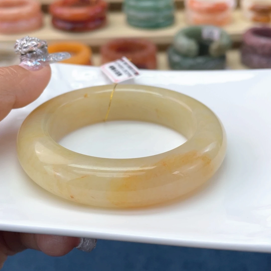 锦****石英岩玉手镯未镶嵌