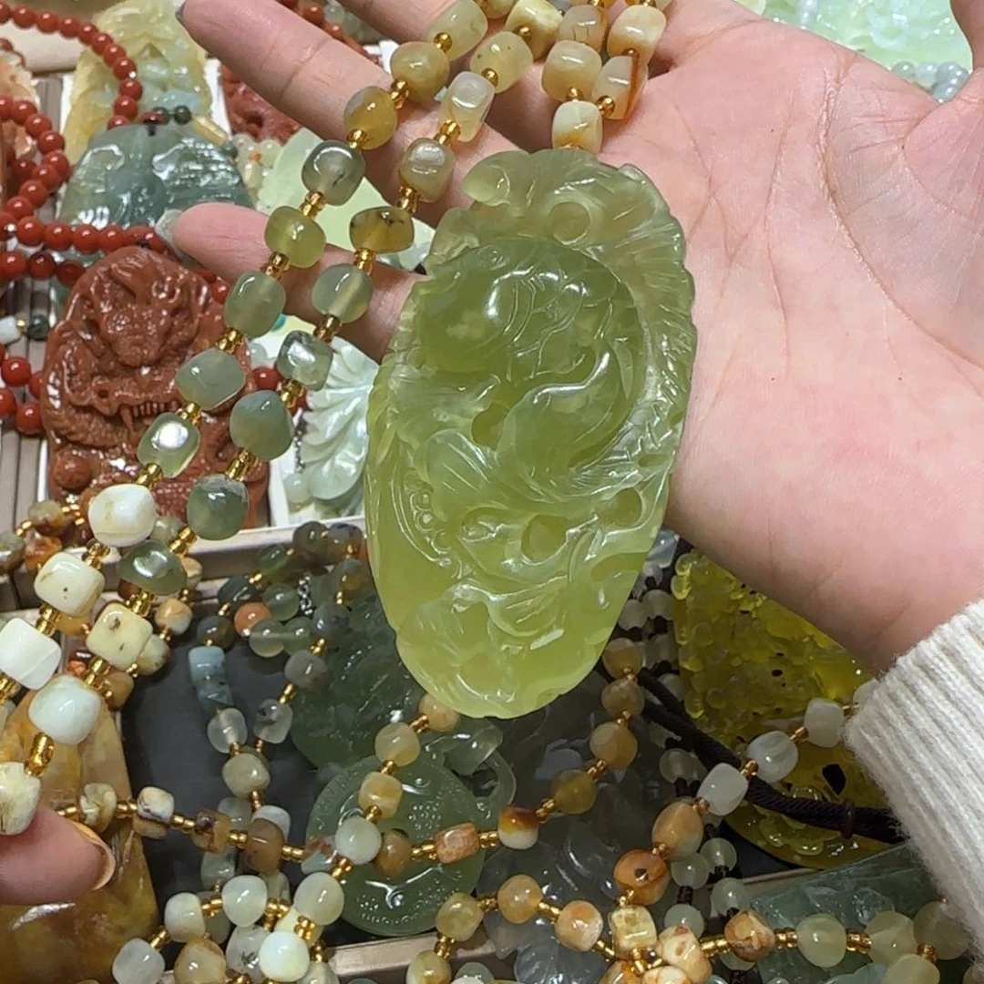 未镶嵌蛇纹石玉吊坠