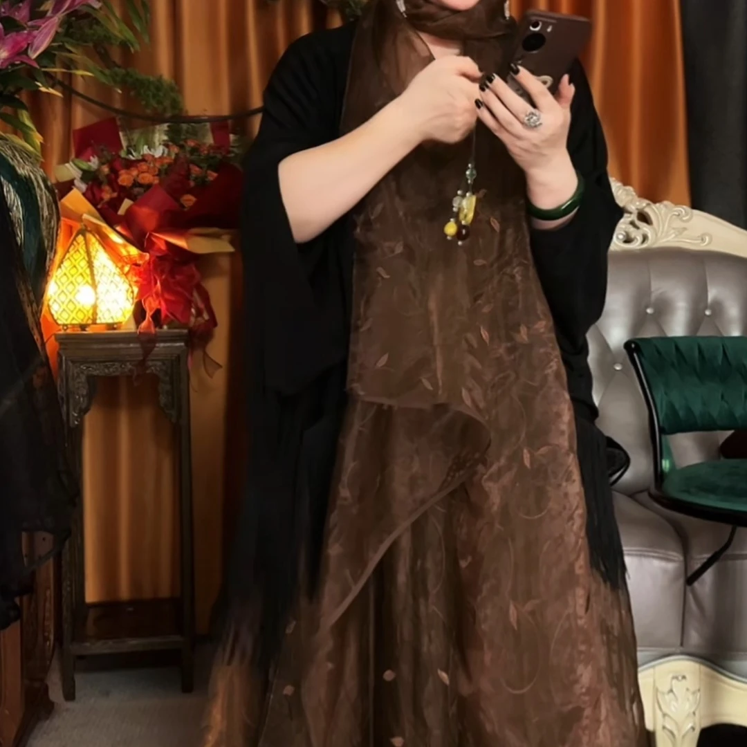 咖啡色刺绣大披肩